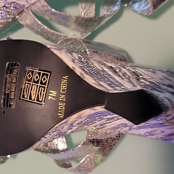 Erica Brooke.  Silver sandals/mules. 7 - Picture 7 of 7